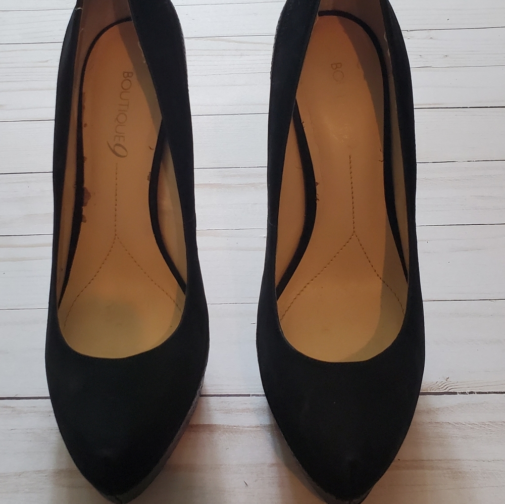 Shoes - Picture 2 of 4